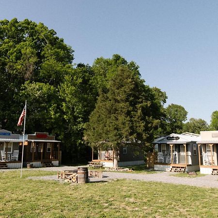 The Outpost Hotel Grand Rivers Eksteriør billede