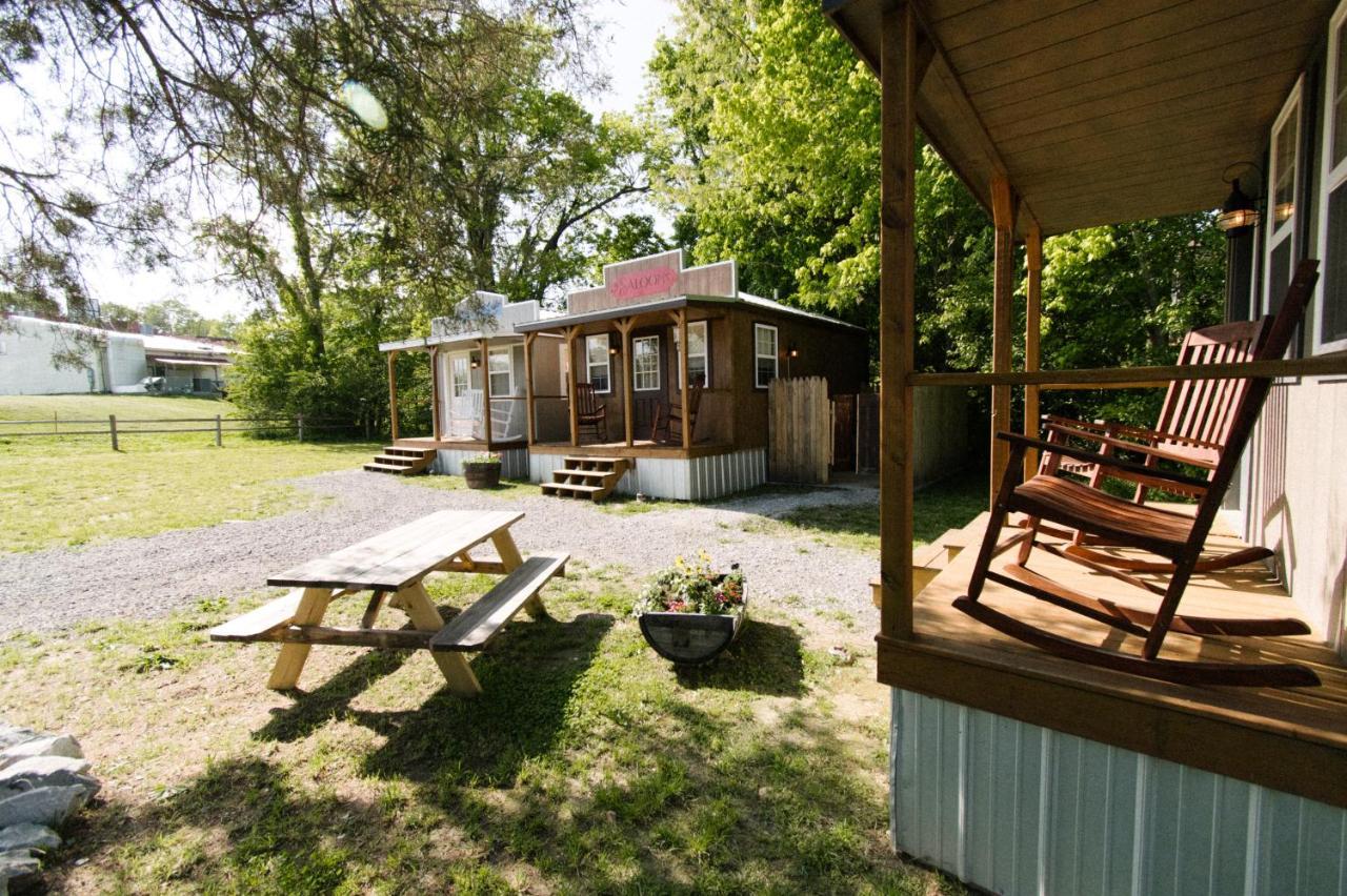 The Outpost Hotel Grand Rivers Eksteriør billede